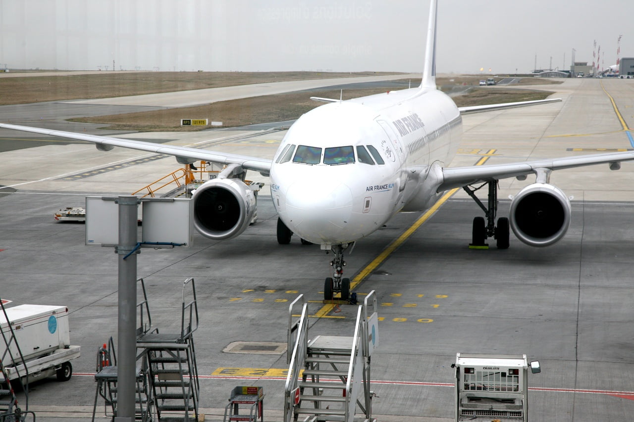 paris-airport-airplane-aircraft-france-vehicle-330540-pxhere.com